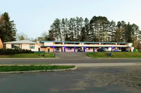 Love Hotels Timberline by OYO Lake Superior