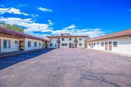 Love Hotels Silver Street by OYO at Hurley WI