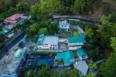 Maati Resort by the Lake Hill