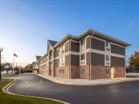 Days Inn & Suites by Wyndham Green Bay WI. Hotels in Brown County