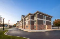Days Inn & Suites by Wyndham Green Bay WI. Hotels in Green Bay