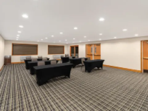Holiday Inn Express & Suites HAYWARD by IHG Hotels in Sawyer County