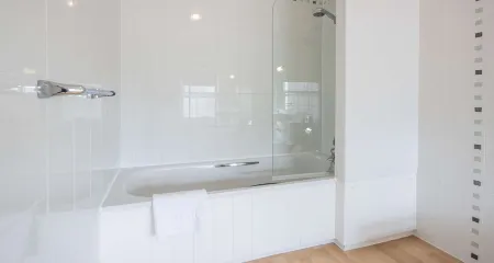 Best Western Royal Hotel Отели в г. St. Saviour