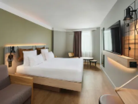 Moxy Annecy アヌシーのホテル