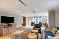 The Cincinnatian Hotel, Curio Collection by Hilton Hotels near Cincinnati Reds Hall Of Fame And Museum