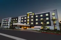 Home2 Suites by Hilton Corona - Pet Friendly