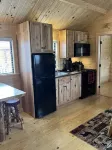 Cozy Log Cabin w/ Loft #14. Minutes from Seven Springs and Hidden Valley!