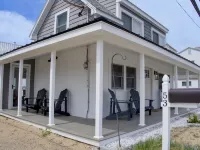 Plum Island Chic Cottage-Steps to Beach! Hotels in Newbury