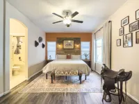 Saddle In & Kick Back: Old West Charmer w/King Bed and Putting Green