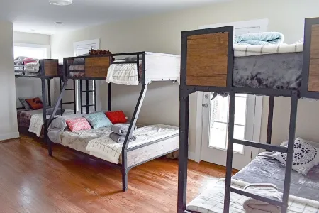 Idlewood Hive, the Heart of Richmond Отели рядом с достопримечательностью «Университет Ричмонд»