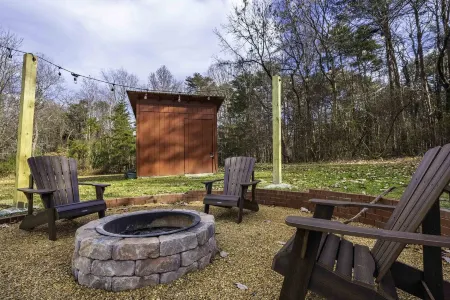 WHITETAIL on the PARKWAY w/ HOT TUB...named WHITETAIL for a reason .....