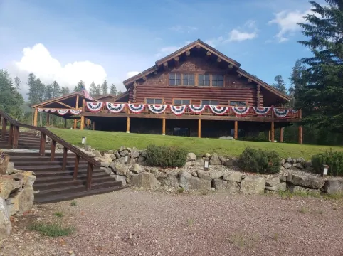 Rustic 1 bedroom, 1 bath, 2 minutes from the West Glacier Park