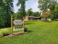 Hilltop Retreat, a modernly-rustic getaway! - 3-Star