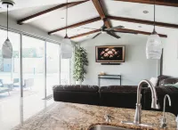 Comfy Casita, centrally located, pool, game room, sleeps 10!