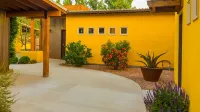 Modern and Private House Downtown,  5 minute walk to center of Moab happenings!