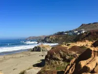 Charming modern bungalow w/ hot tub steps away from the beach Hotels in Dillon Beach