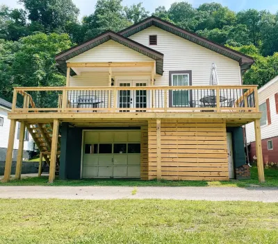 Riverfront Bungalow on the New River Dries