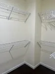 Spacious 1 bedroom apartment <br>2 mins to shopping malls and restaurants Hotels near N4