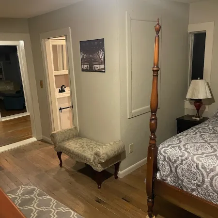 Rustic Cabin minutes from New River Gorge National Park and downtown Oak Hill.