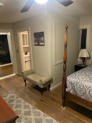 Rustic Cabin minutes from New River Gorge National Park and downtown Oak Hill.
