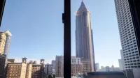 Discover Atlanta: Pet-Friendly with FREE Parking in a Walkable, Central Locale!