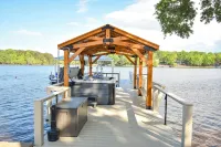 Blue Heron Haven on High Rock Lake - Hot Tub on Dock- Lakeside Firepit & Arcade!