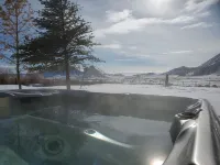 Secluded luxury lodge that sleeps 34 in beds