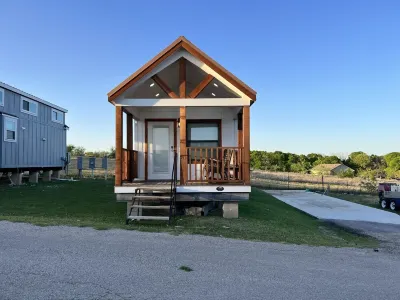 Farm Stay in a Tiny House on the Farm . Entire space Hotels near Club Wildflower