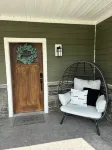 Village Retreat, New Condo Loaded with Amenities Hot Tub, Fire Pit, Game Room