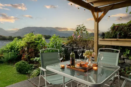 Homely cottage & garden with mountain-view. Отели в г. Blaenau Ffestiniog