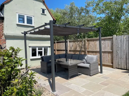 Cosy Coastal 2-Bedroom Cottage with Hot Tub & Log Burner