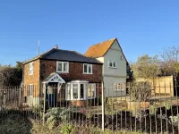 Cosy Coastal 2-Bedroom Cottage with Hot Tub & Log Burner