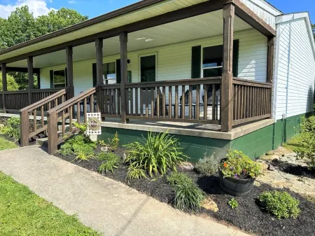 Grassy Meadow Getaway - HOT TUB! Отели в г. Николас