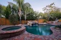 Custom home with heated spa and pool, 1 acre, No HOA, bring Rvs Hotels in New River