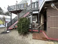 UPPER unit @ Looney Rooms in the heart of Ellicottville!