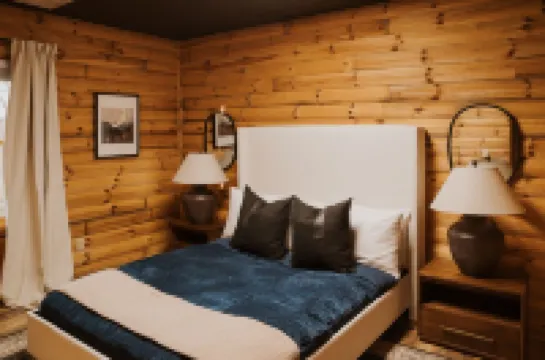 Cozy Family-sized Cabin w/hot tub - Nestled on the Muskegon River