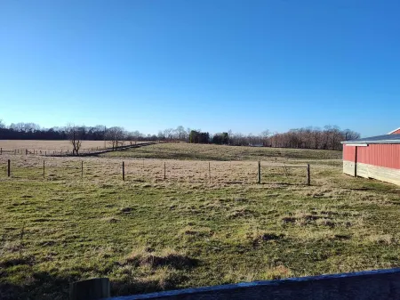 Cottage on the Farm Отели в г. Стьюартс Драфт