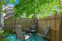 Quaint Cape Cod Cottage - 5mins to the beach, Galleries and Provincetown fun!