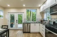 Beautiful place+great location  with large smart TV.