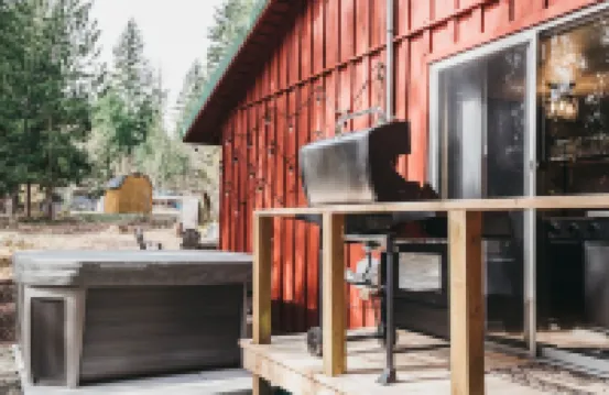 Little Elk Cabin ~ Hot Tub, Ski, Relax!