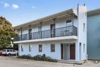 Cute 2bed 1.5ba Townhouse 10min walk to French Q with free gated parking Hotels in Treme