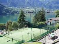 Directly on the lake with terrace for seven people Hotels in Idro
