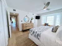 BEAUTIFULLY DESIGNED OCEANFRONT CONDO - Homestays