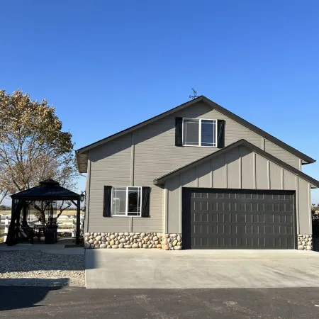 Comfy apartment on acreage, sleeps 2