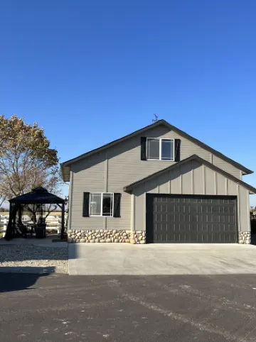 Comfy apartment on acreage, sleeps 2