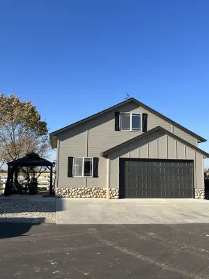 Comfy apartment on acreage, sleeps 2