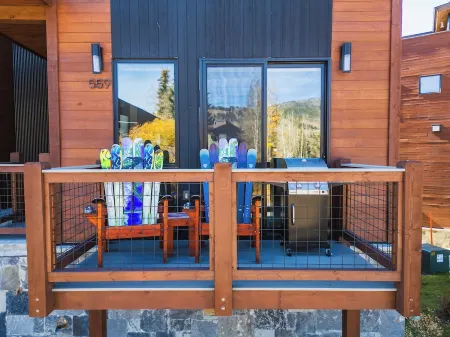 Hot Tub on Rooftop Deck - Mountain/River Views - Gym - EV Charger - 3 Kings