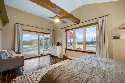 Scenic mountain home overlooking the Susquehanna river with pool and hot tub Các khách sạn gần Red Deer at Rolling Hills Farm