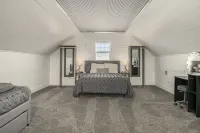 Farmhouse On 4
