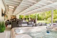 6Beds 3Bath - Pool, Hot Tub, Pets Welcome, Fire Pit- 1mi to Downtown